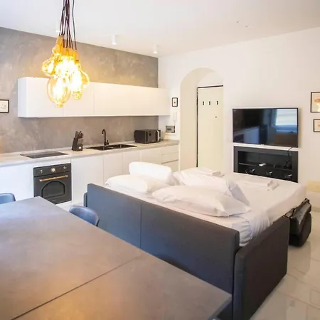 Porta Venezia - Design Suite con Balcone - 55mq-2